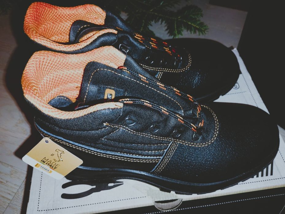 Нови работни обувки