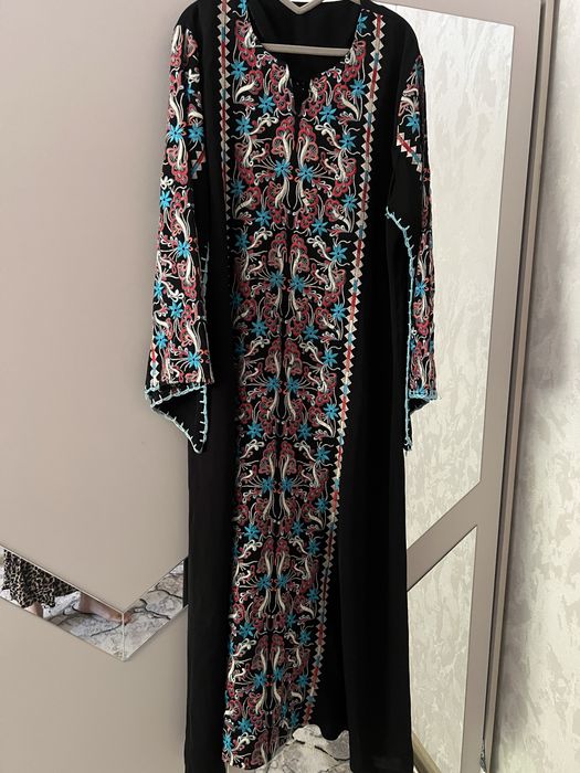 Жудаям чиройли абая, вышивкали