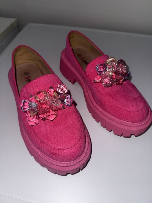 Цикламени обувки