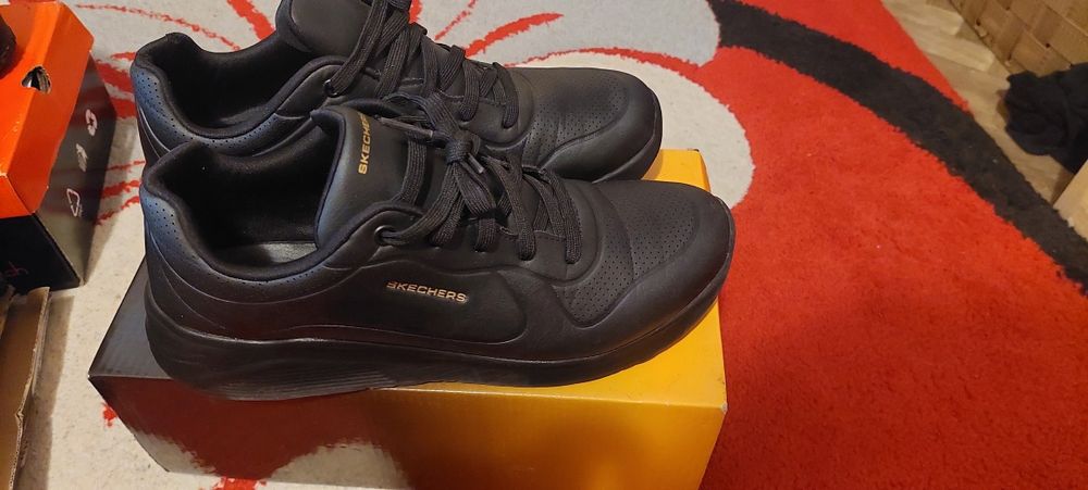 Adidasi Skechers dama