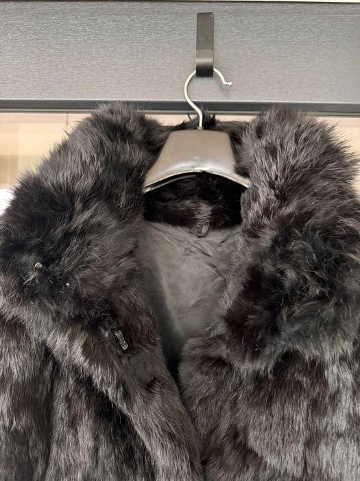 Blană neagră lungă de iepure