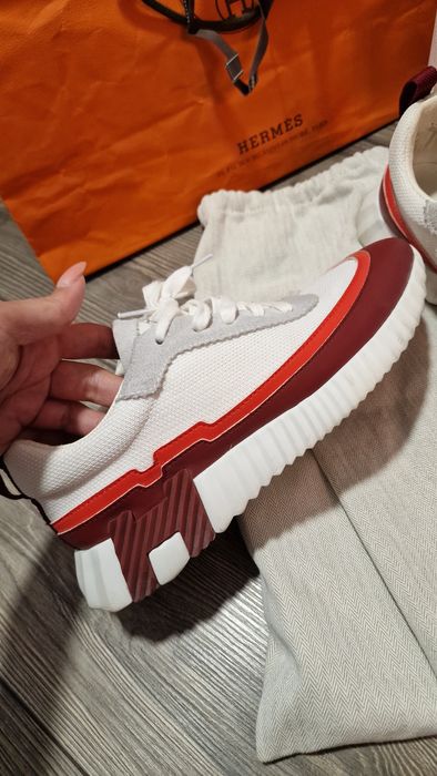 Bouncing red & white