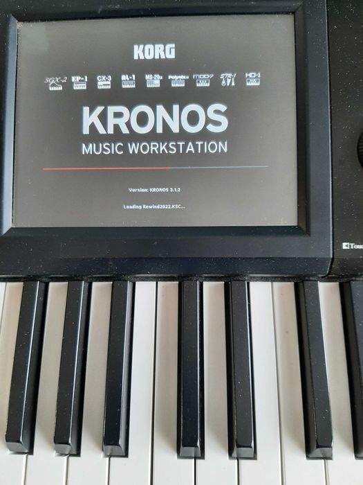 Korg KRONOS 2  73 твърд куфар