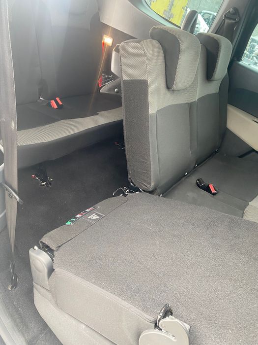 Dacia Lodgy 1.6 MPI cu GPL și 7 Locuri