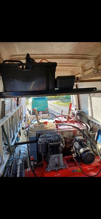 Vând afacere la cheie,echipament pompă spumă poliuretanică Graco !