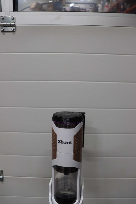 Безжична прахосмукачка Shark Detect Clean&Empty, мощна всмукателна мощност с технология DirtDetect, самоизпразваща се,2л базова станция, 60мин работа