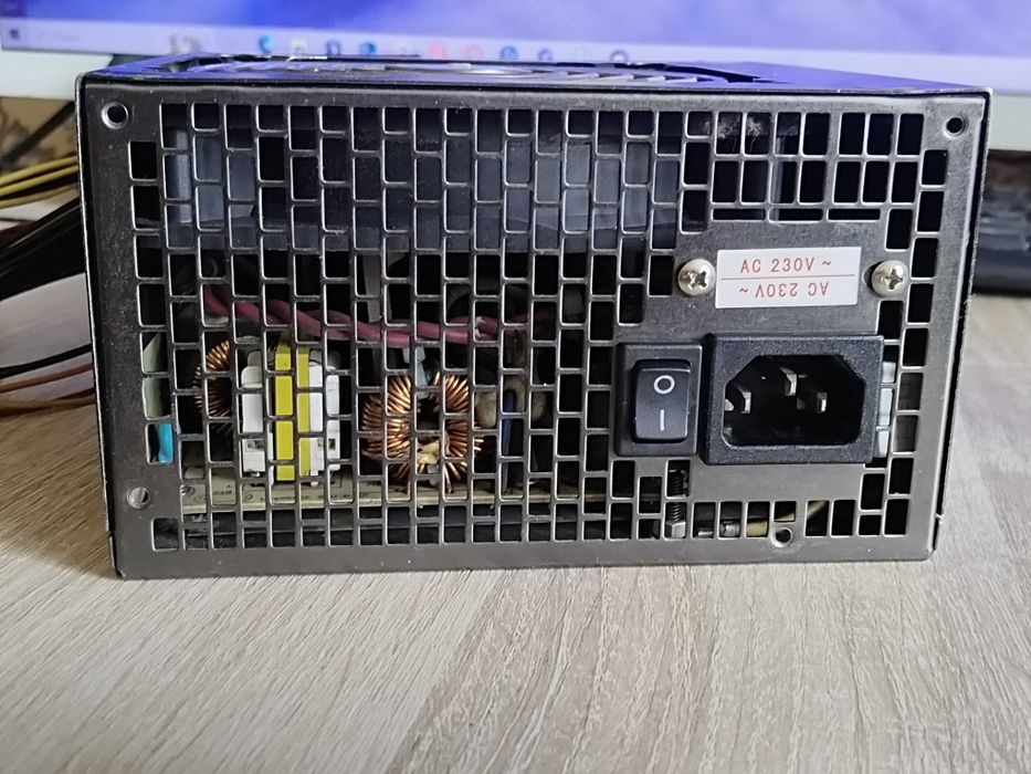 Продам Блок питания HuntKey.