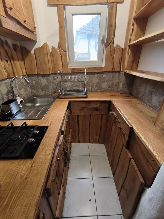 Mobilier rustic din lemn masiv