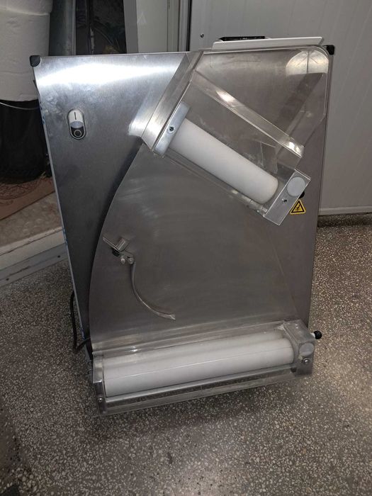 Машина за разточване на тесто за пици