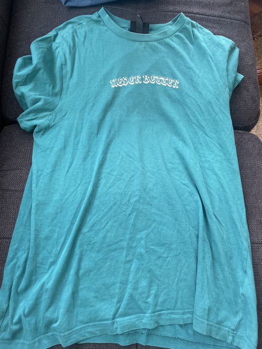 Продавам тениски и потници по 2 евро за брой втора употреба.Мъжки.