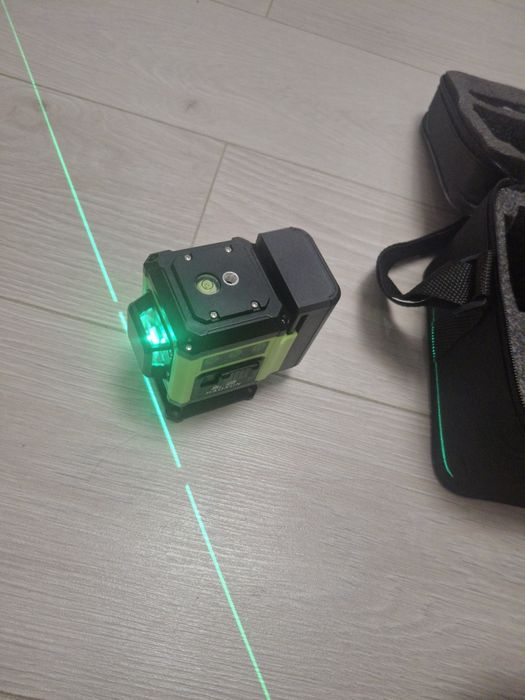 Продам Лазерный уровень на 8 линий