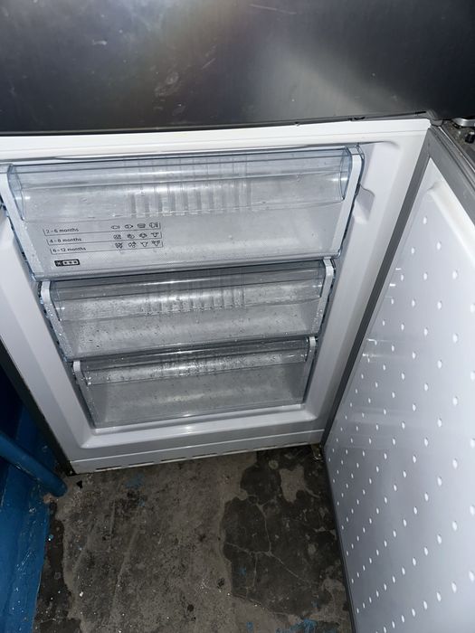 продам холодильник, работает но требуется ремон