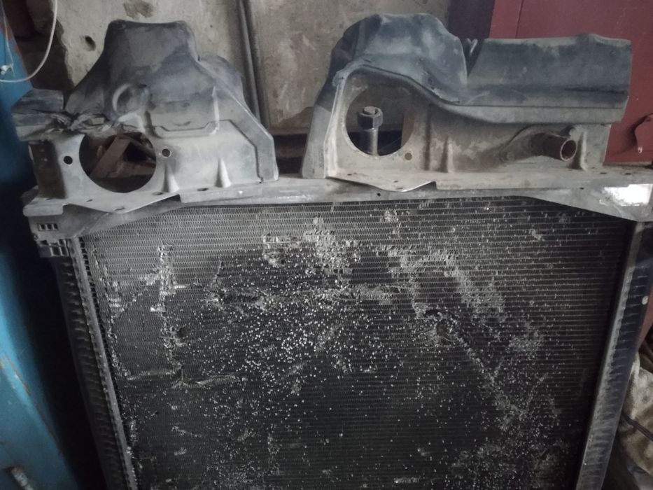 Продам радиатор Skania