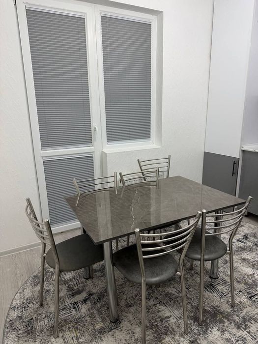 Сдаётся 1 ком квартира в чирчике 2 этаж 2 мкн новый узбекистон