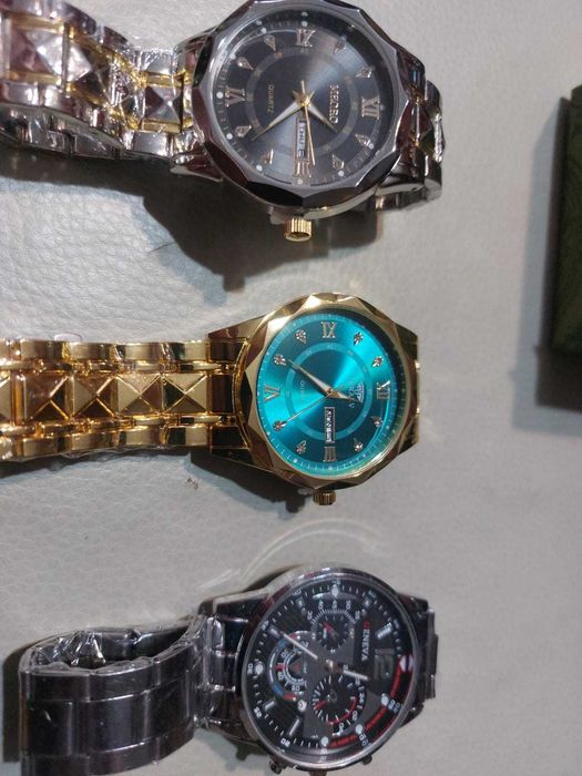 продам новые, очень симпатичные часы