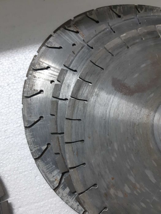 Disuri diamantate pentru masini de taiat asfalt marmura piatra .