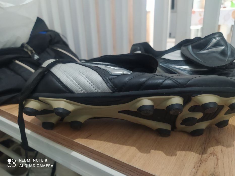 Футбольные бутсы