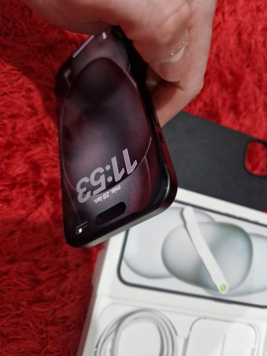 -Iphone 15, Nou, 128Gb, 8Ram, 20 cicluri incarcare, folosit 2 saptaman