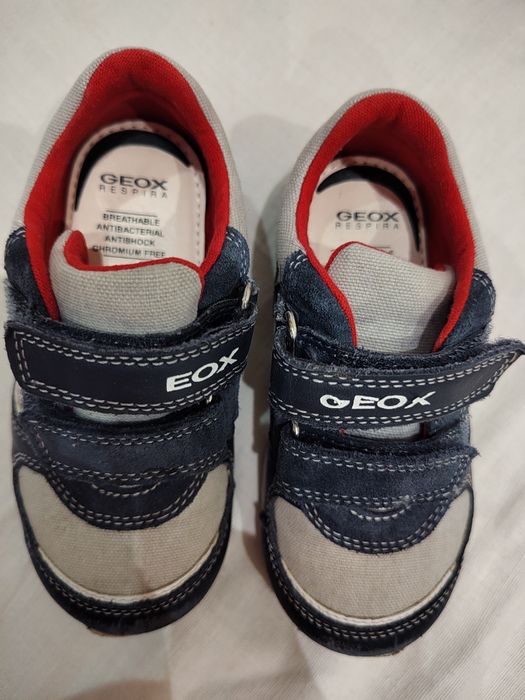 Vând adidași Geox