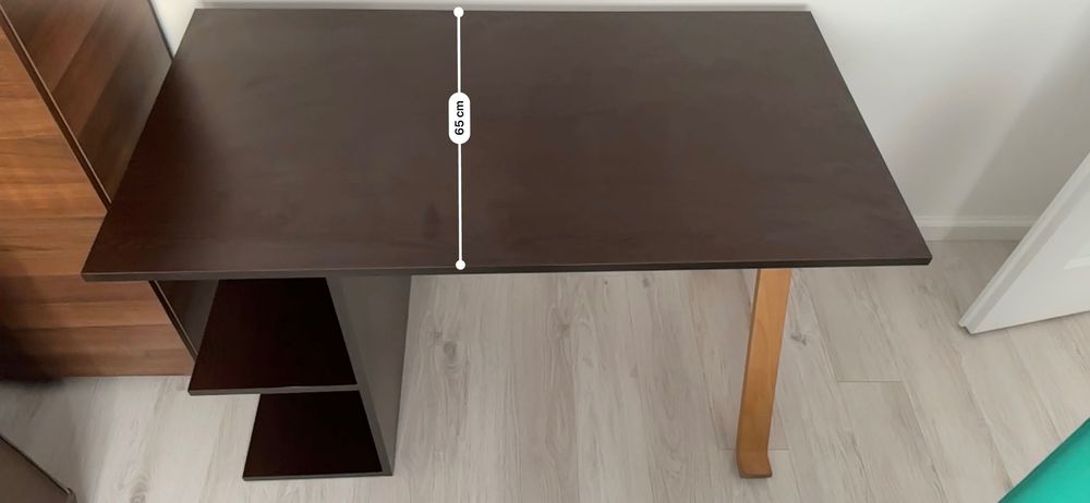 Birou modern, compact, stare foarte bună – 200 lei (negociabil)