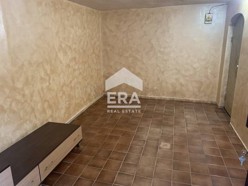 Изключителна ВЪЗМОЖНОСТ! Търговско ПОМЕЩЕНИЕ в Идеален ЦЕНТЪР на гр. Б