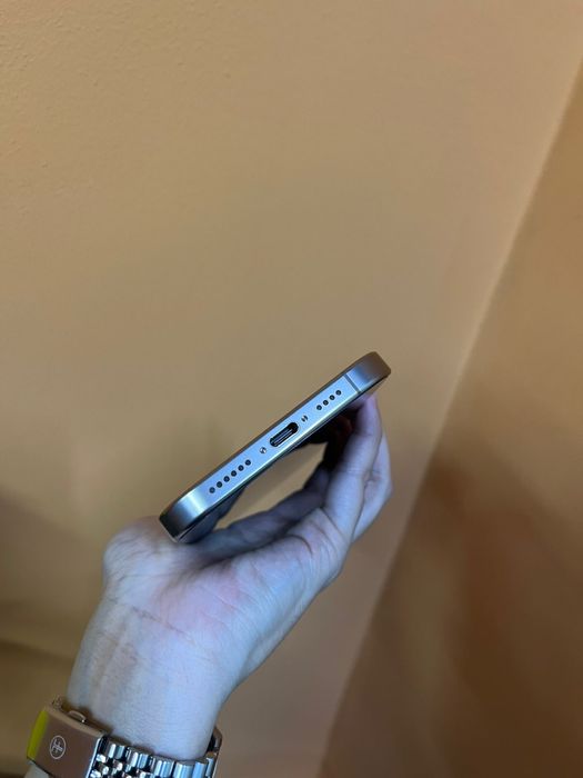 Продам Iphone 16pro max