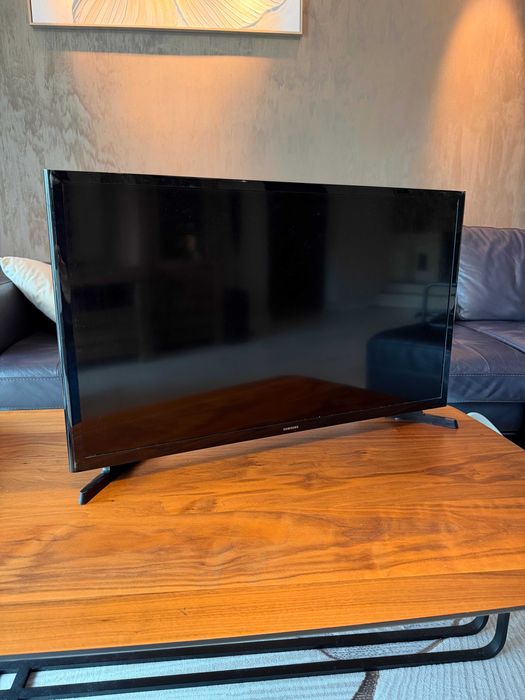 32' Samsung TV UE32J4000AW