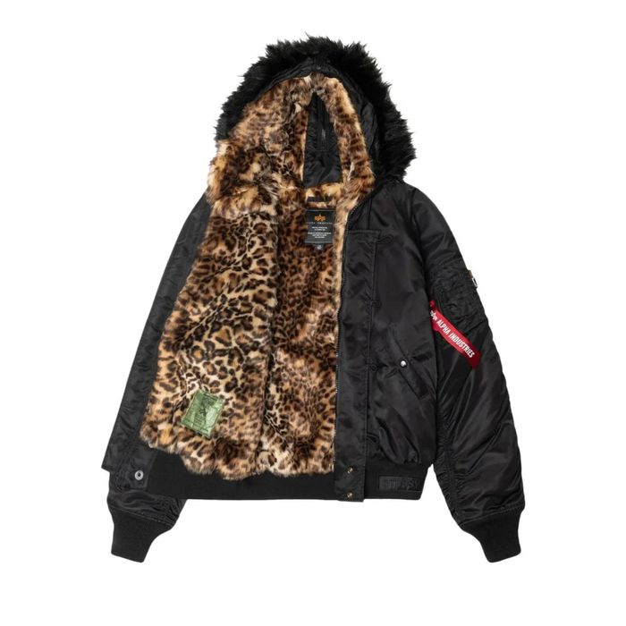Бомбер alpha industries x stussy