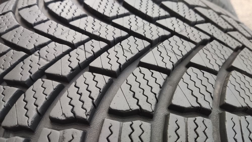 4бр зимни гуми 235/45/17 Bridgestone Blizzak LM005
dot23