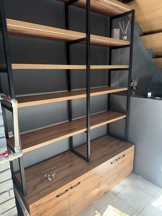 Стеллажи для магазина рецепшн