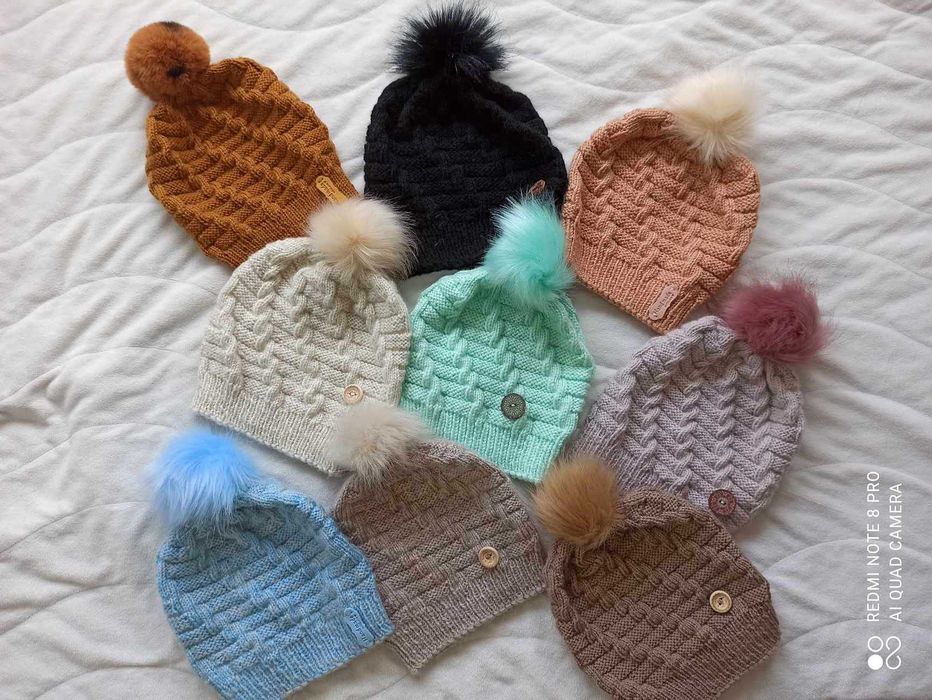 Ръчно изплетени дамски шапки 20 лева / 10,23 euro