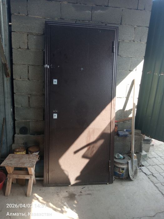 Металический дверь