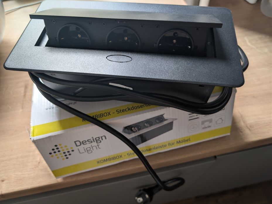 Priza incastrata mobilier Design Light KOMBIBOX 3x Schuko, noua