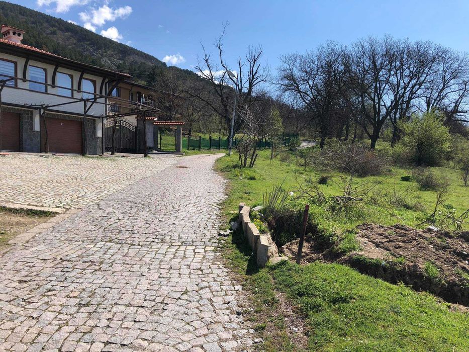 Продава се Парцел в Карлово - 700 кв.м за 99 €/кв.м - Снимка #2