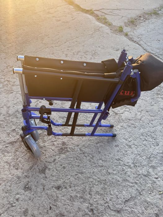 Продам инвалидную коляску состояние новое
