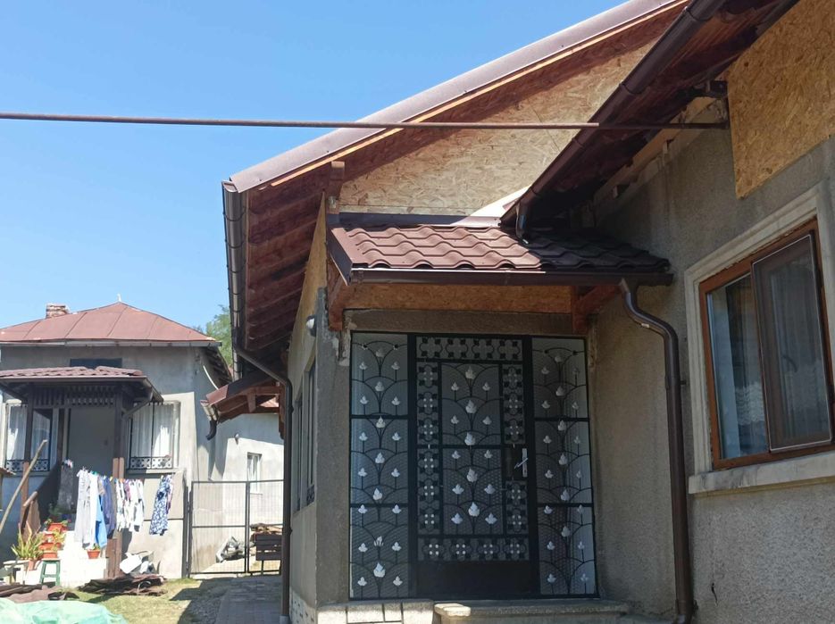 EXECUTAM URMĂTOARELE SERVICI


1. Reparatii Acoperis,
2. Montaj orice