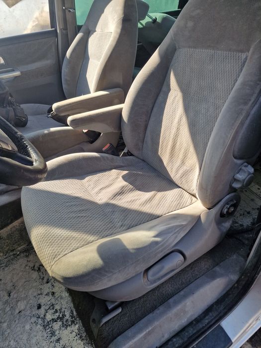 Продавам Форд  на ЧАСТИ. 0899936859