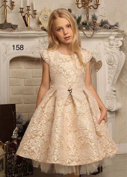 Платья нарядные продам р152,158