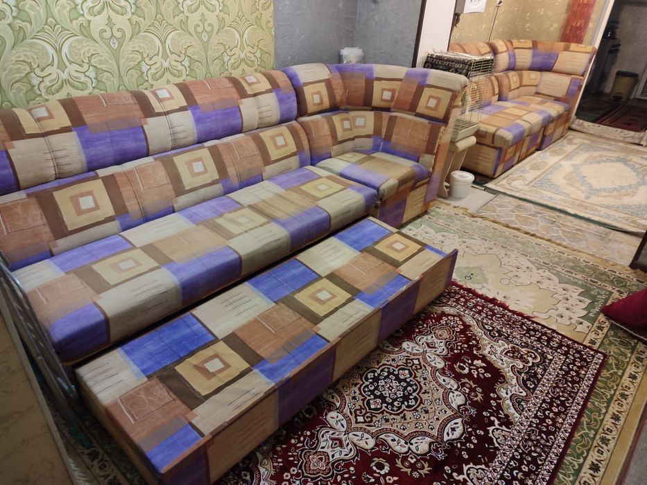Диван гостинный в комплекте