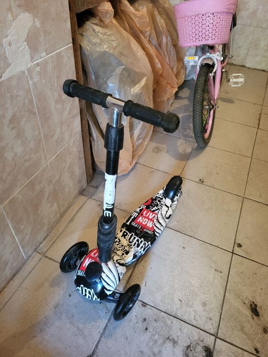 Продам самокат в хорошем состояние за 8000