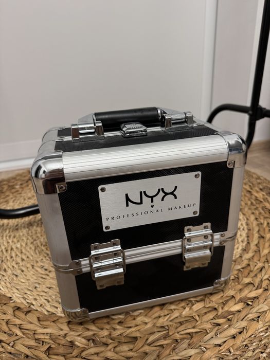 Куфар за гримове NYX Professional Makeup