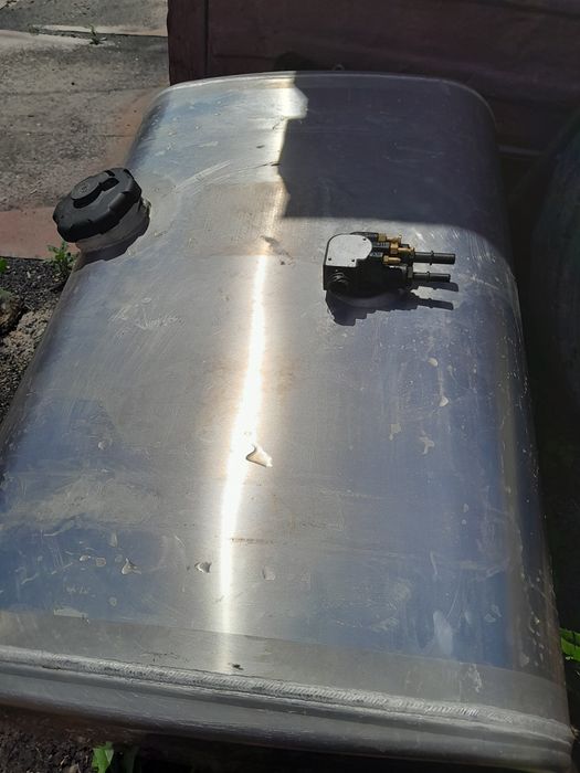 Продам алюминиевый бак. 280 л. Цена. 200000 .