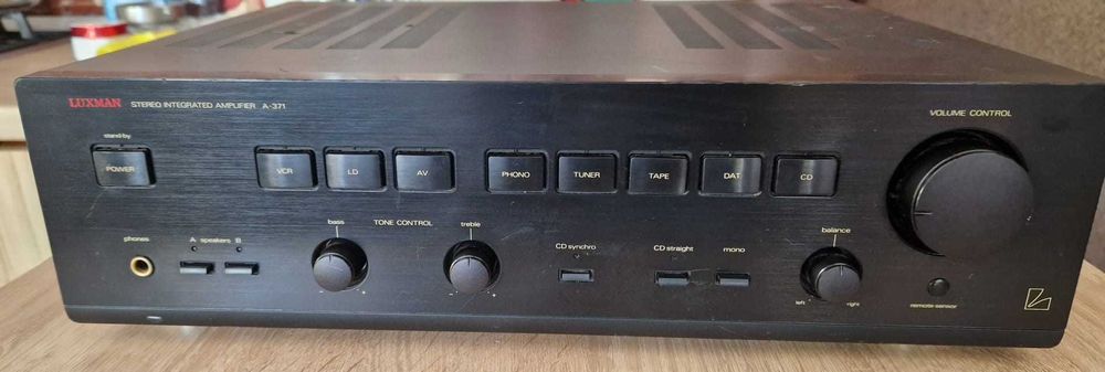 Luxman A-371
Stereo Integrated Amplifier (1991-93)