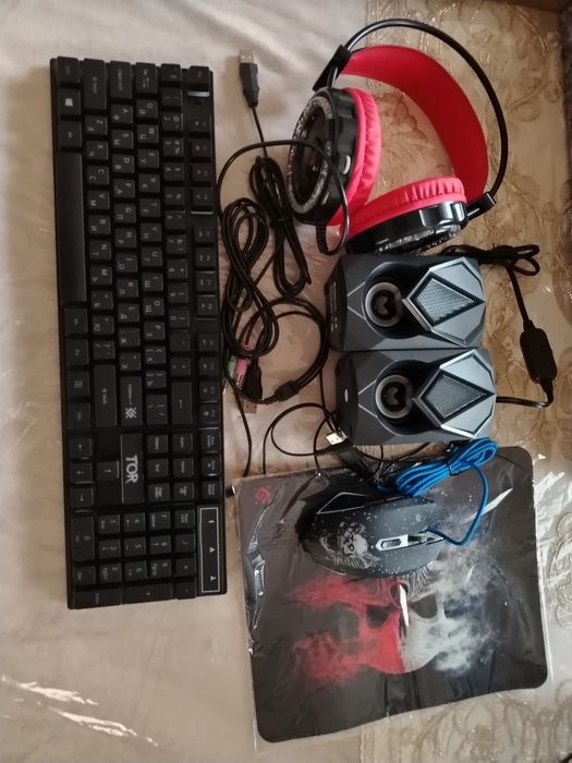 Klaviatura, mishka, naushnik, kalonga