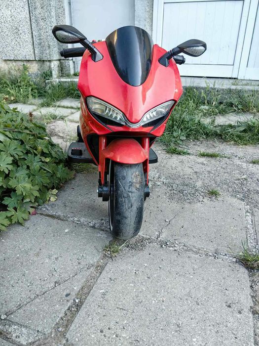 Мотор с акумулатор