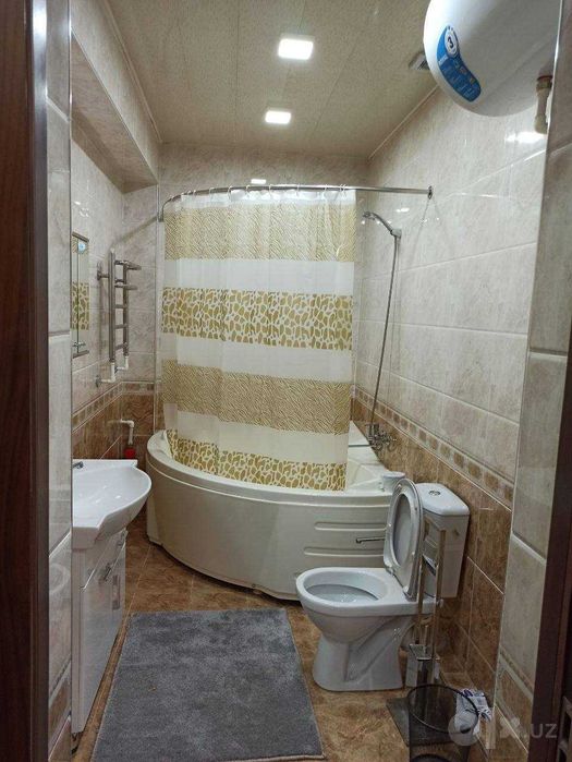 Андижон шахар, Бобиршох 11. 3/3/5.  60 кв. Мўлжал: Наврўз Моол.63000 $