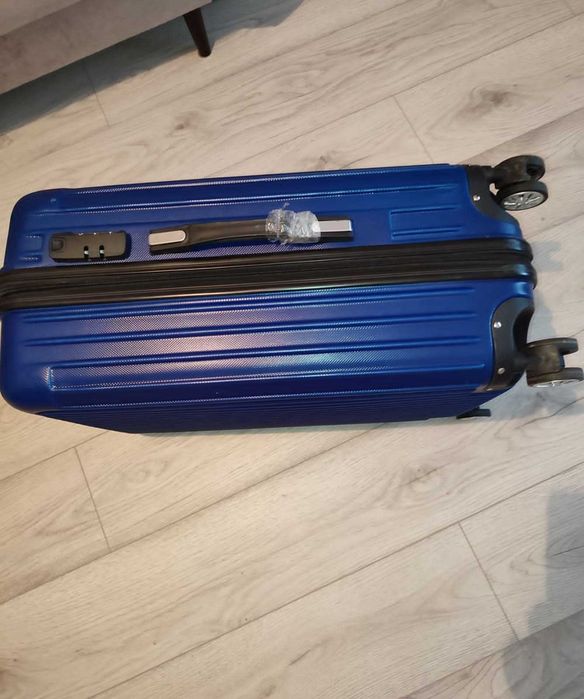 Продам чемодан дорожный