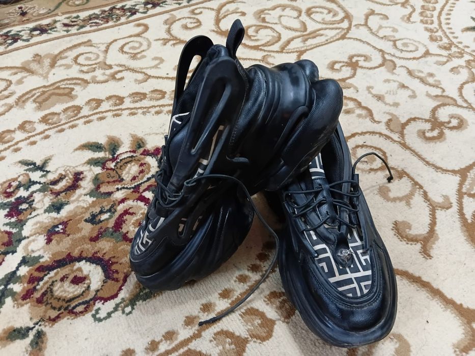 Кроссовки.     .