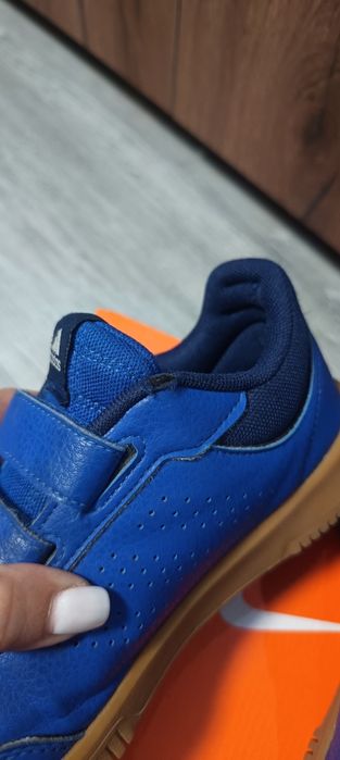 Маратонки Адидас 35 номер