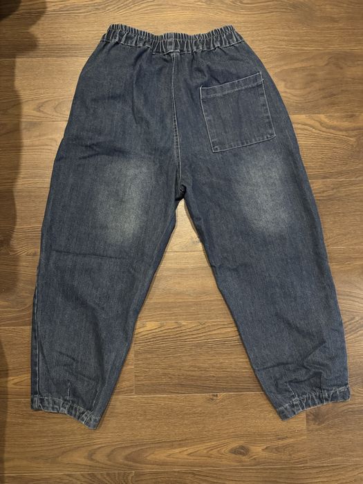 три различни модела дамски дънки